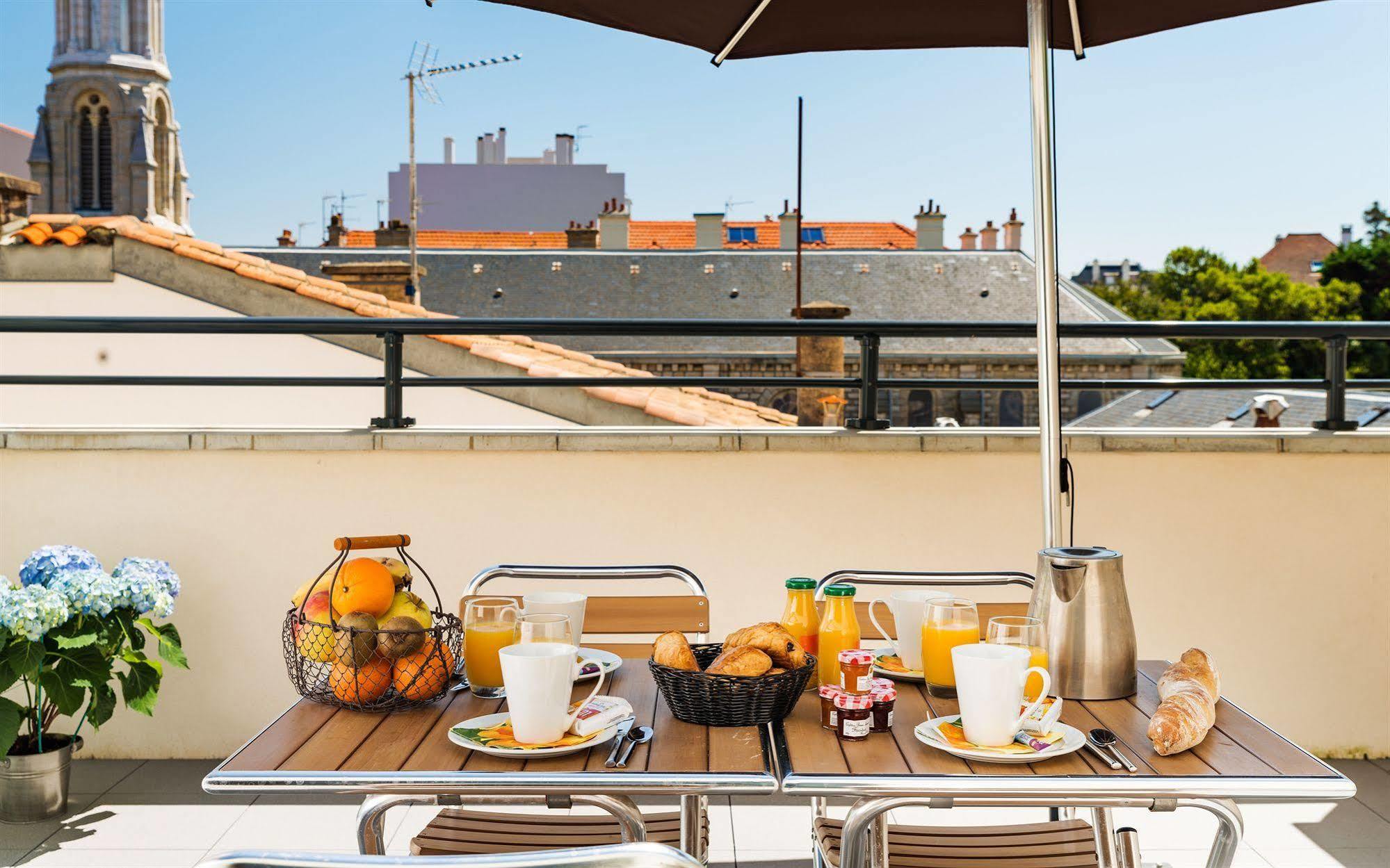 Lagrange Vacances Les Patios Eugénie Biarritz Esterno foto